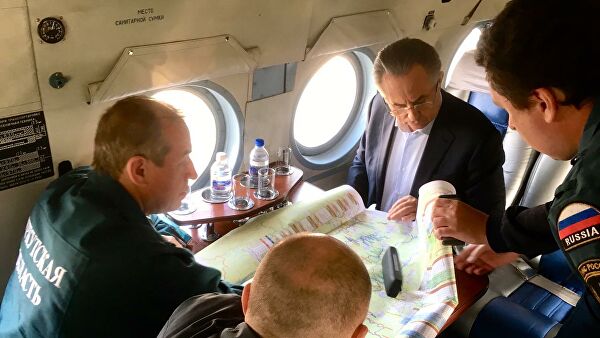 Вице-премьер РФ Виталий Мутко во время поездки в Иркутскую область