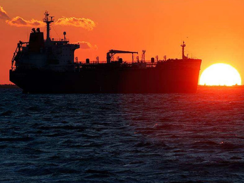 Bloomberg: из-за санкций около Индии застряло 140 млн баррелей нефти из РФ