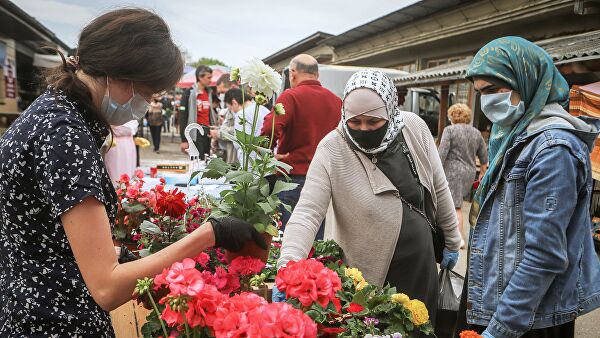 Продажа цветов на ярмарке выходного дня Покупай ставропольское в Кисловодске