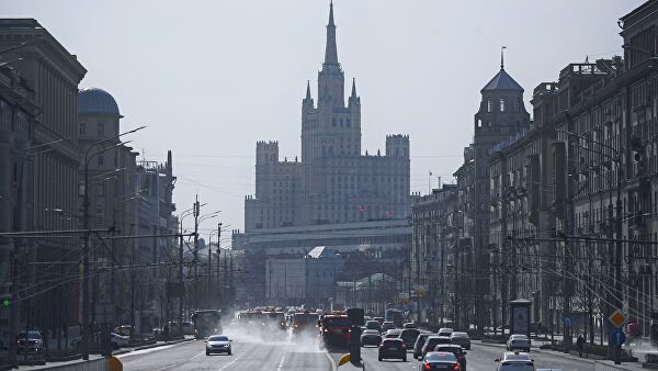 Промывка дорог и тротуаров с использованием специального моющего средства Промывка дорог и тротуаров с использованием специального моющего средства