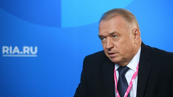 Президент Торгово-промышленной палаты РФ Сергей Катырин на стенде МИА Россия сегодня на международной промышленной выставке ИННОПРОМ-2019 в Екатеринбурге. 8 июля 2019 Президент Торгово-промышленной палаты РФ Сергей Катырин на стенде МИА Россия сегодня на международной промышленной выставке ИННОПРОМ-2019 в Екатеринбурге. 8 июля 2019