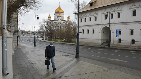 Прохожий на улице Пречистенка в Москве Прохожий на улице Пречистенка в Москве