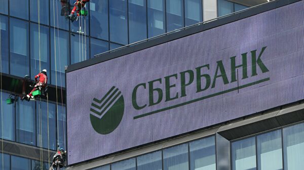 Мойка стеклянного фасада офиса Сбербанка на Кутузовском проспекте в Москве Мойка стеклянного фасада офиса Сбербанка на Кутузовском проспекте в Москве