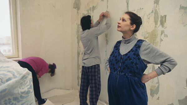 Балерина Татьяна Чернобровкина во время ремонта в квартире