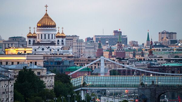 Вид на Храм Христа Спасителя в Москве