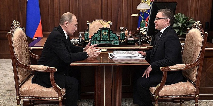 Президент Владимир Путин и глава Минстроя Владимир Якушев