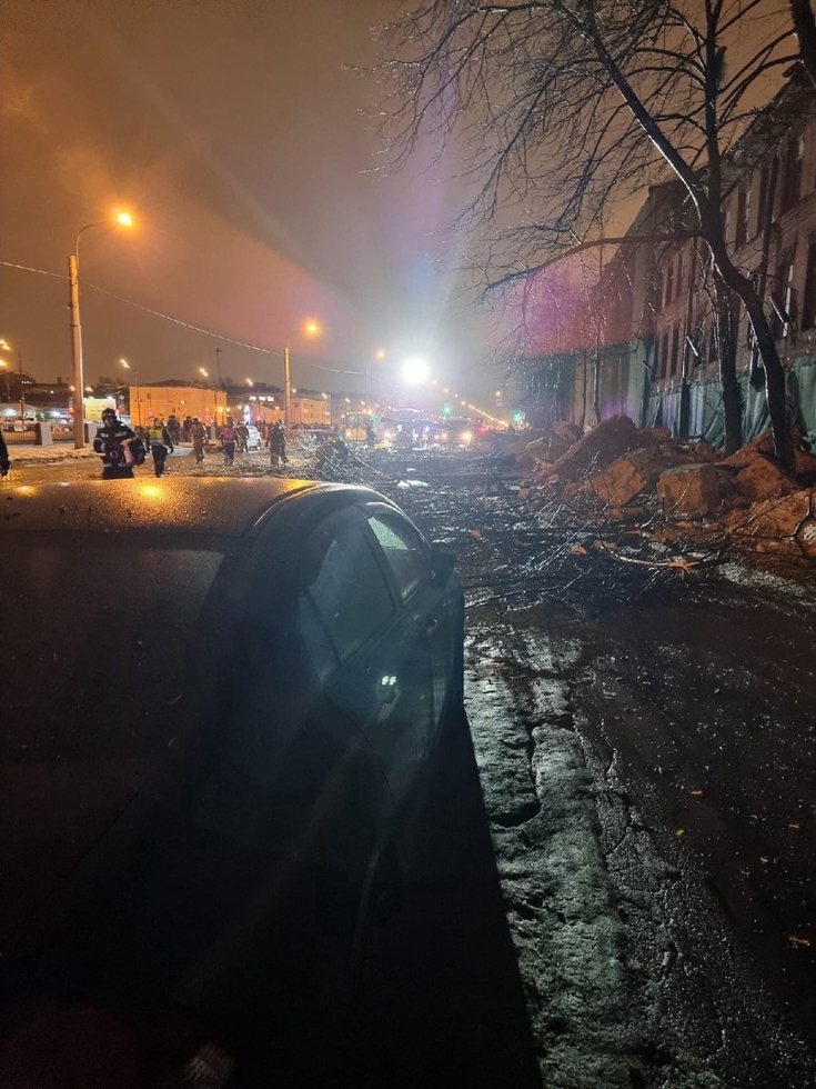В Петербурге рухнул фасад здания бывшего завода «Красный треугольник»