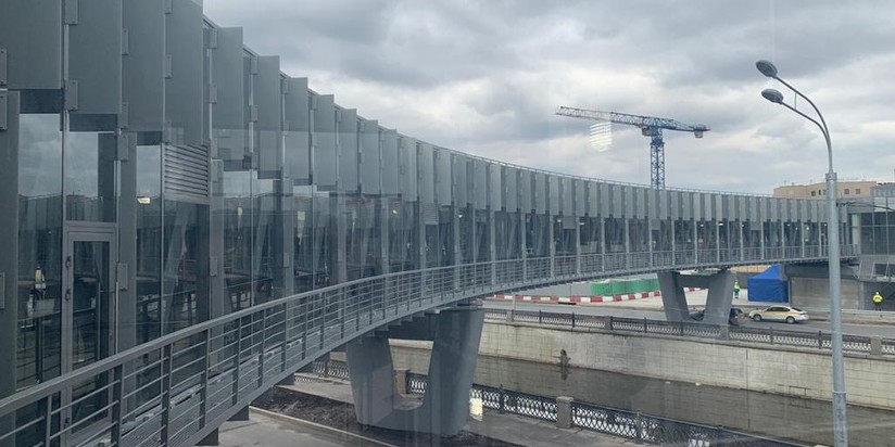 Пешеходный мост между Рубцовской и Семёновской набережными в Москве
