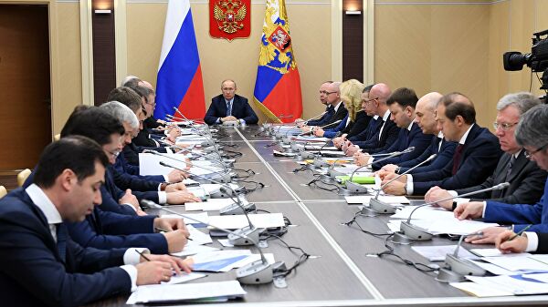 Президент России Владимир Путин проводит совещание с членами правительства Президент России Владимир Путин проводит совещание с членами правительства