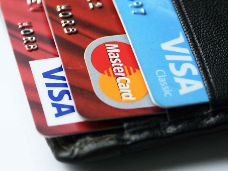 ЦБ предложил ограничить работу карт Visa и Mastercard