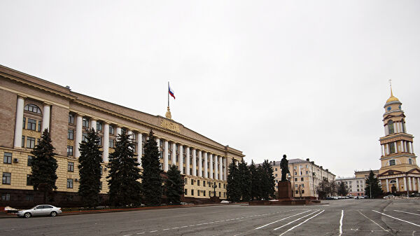 Здание Областной администрации и Кафедрального собора на Соборной площади в Липецке Здание Областной администрации и Кафедрального собора на Соборной площади в Липецке