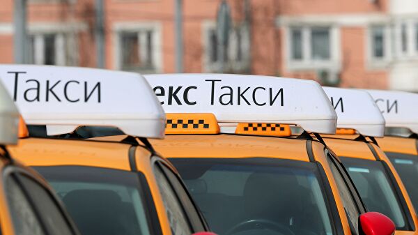 Автомобили службы Яндекс Такси в Москве