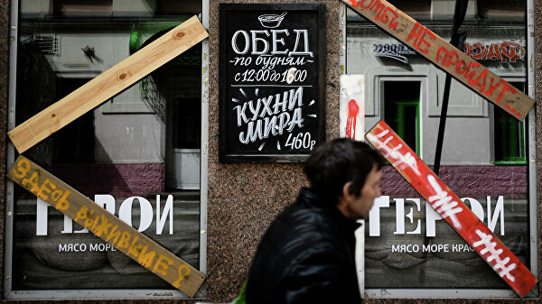 Кафе на трубной улице в Москве во время режима самоизоляции жителей