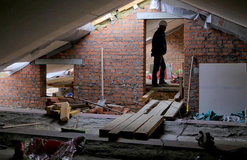 В Новосибирске введут режим ЧС для дома с прохудившейся крышей