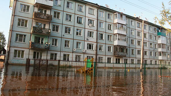 Жилой дом в подтопленном районе Тулуна