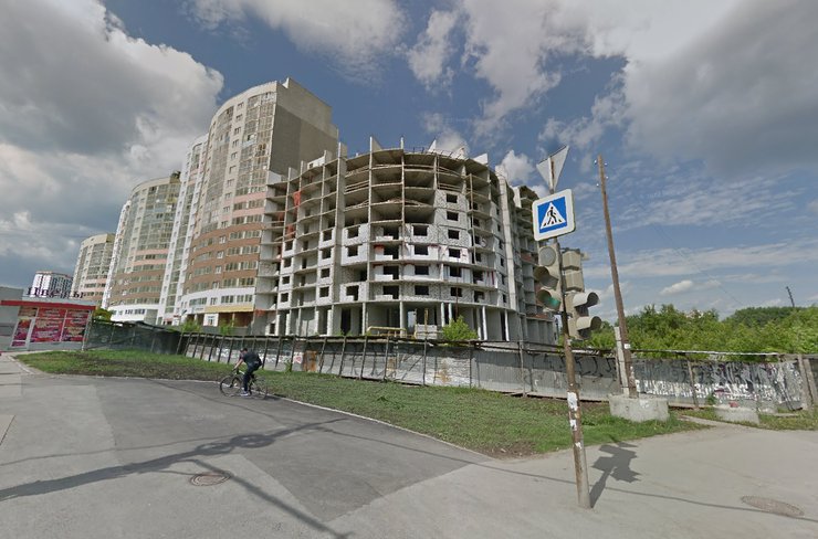 Один из старейших долгостроев Екатеринбурга продали по цене квартиры