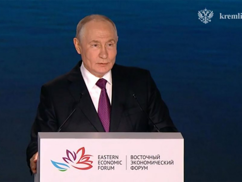 Путин объявил о новых решениях на ВЭФ: выплаты семьям, льготы бизнесу и ответ на слухи о вкладах