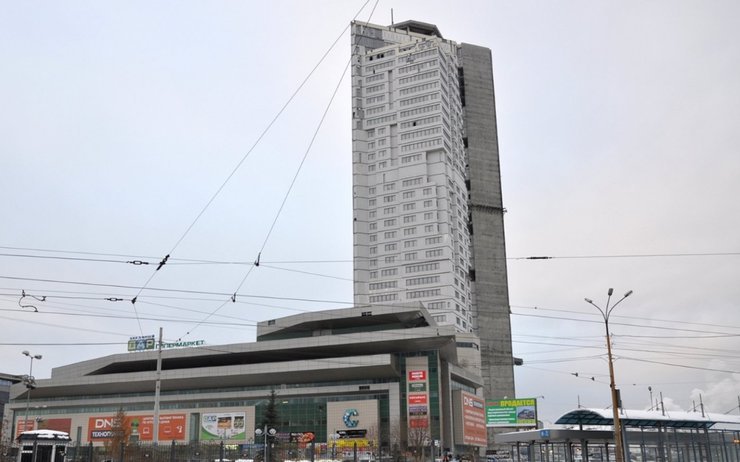 В Екатеринбурге признали аварийной высотную часть «Призмы»