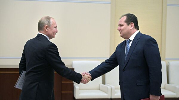 Президент РФ Владимир Путин и Ростислав Гольдштейн во время встречи