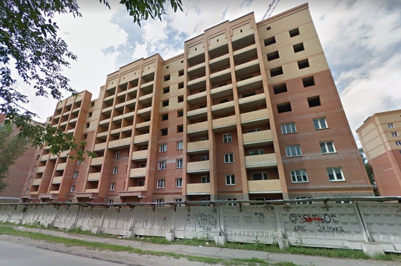 В Новосибирске у ЖК на Серафимовича хотят отнять кусок парковки ради строительства нового дома