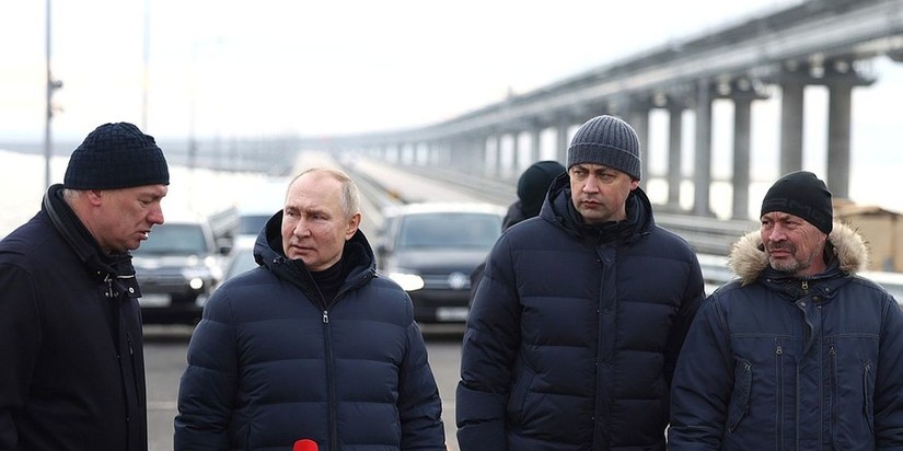Владимир Путин во время осмотра Крымского моста