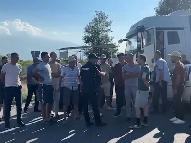 Армения без рыбы и помидоров: обещанный Западом рынок не спас фермеров &mdash; народ вышел на трассы