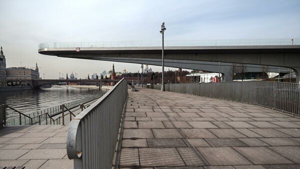 Парящий мост парка Зарядье закрыт для посетителей