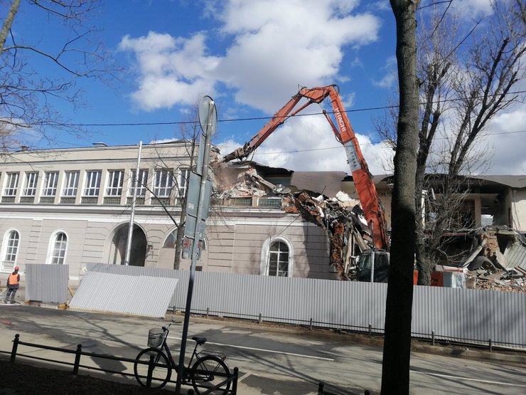 В Петербурге сносят здание манежа Финляндского полка