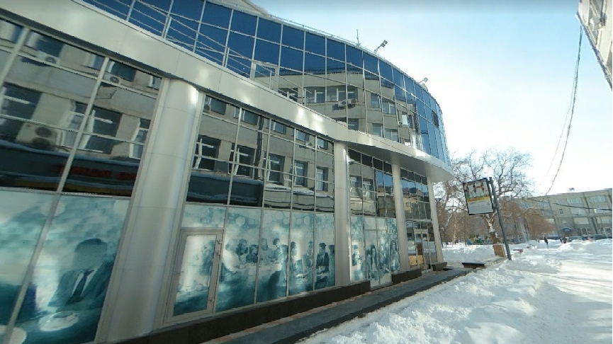 Суд обязал снести павильон с ресторанами в Первомайском сквере Новосибирска