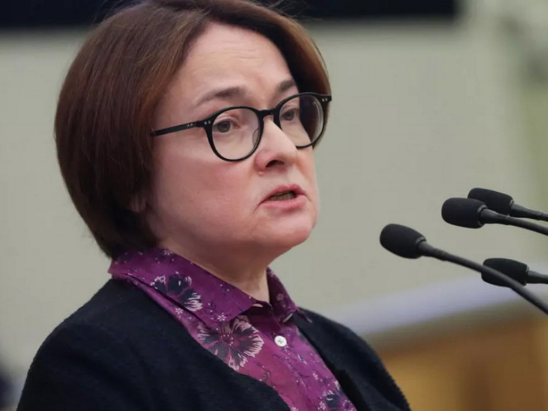Удивившая нарядом Набиуллина рассказала в Госдуме о двух признаках рецессии