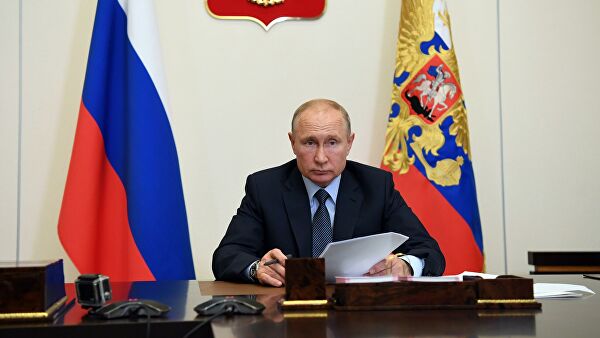 Президент РФ Владимир Путин во время рабочей встречи в режиме видеоконференции с губернатором Костромской области Сергеем Ситниковым