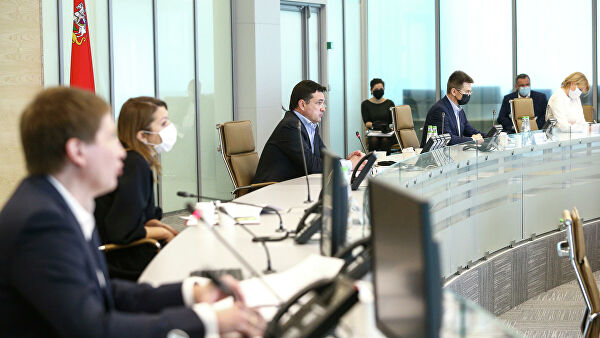 Губернатор Московской области Андрей Воробьев во время совещания с представителями бизнеса в формате видеоконференции