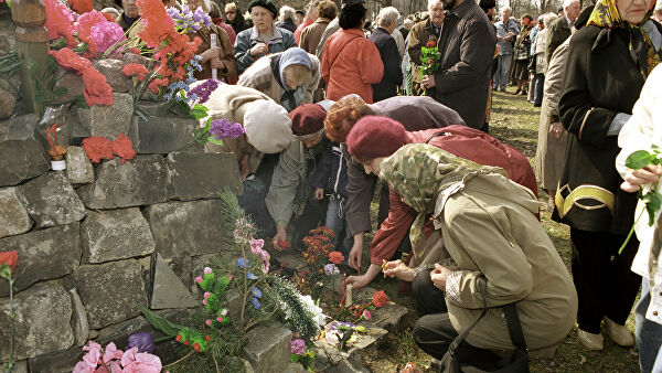 Возложение цветов в память о жертвах политических репрессий 