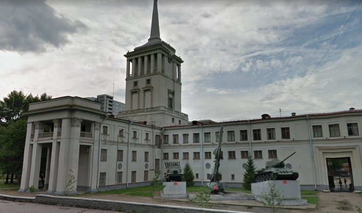 В Екатеринбурге через суд пытаются добиться капремонта Окружного дома офицеров