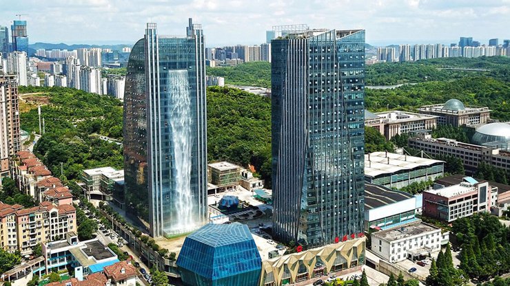 Бизнесмен хочет построить небоскреб с водопадом в центре Екатеринбурга